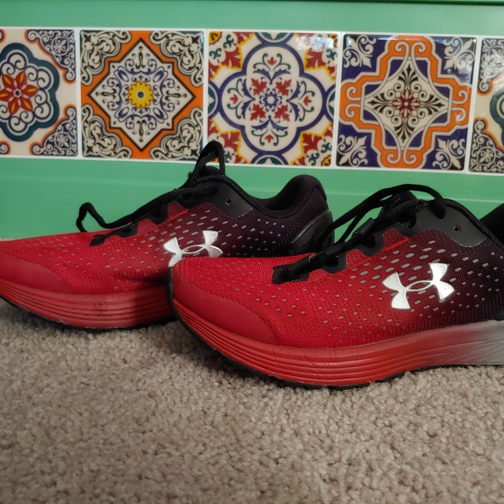 Boys under armour size 4 gently worn